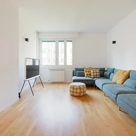 Apartamento Guesthost - Bright And Modern Milão
