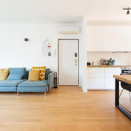 Guesthost - Bright And Modern Apartmán *