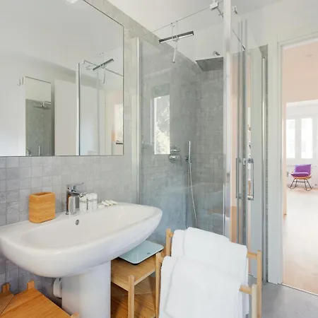 Guesthost - Bright And Modern Apartmán *