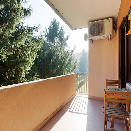 Guesthost - Bright And Modern *