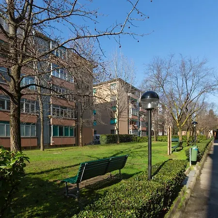 Guesthost - Bright And Modern Apartmán